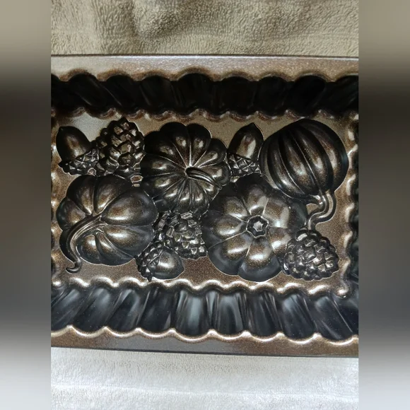 Nordic Ware Harvest Bounty Loaf Pan 6 Cups Heavy Cast Aluminum Fall Pumpkin - Picture 2 of 7
